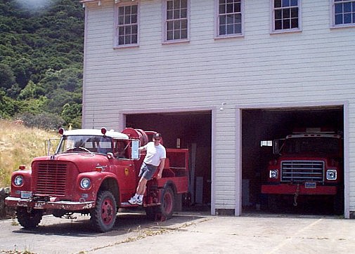 P000262.jpg (65649 bytes)